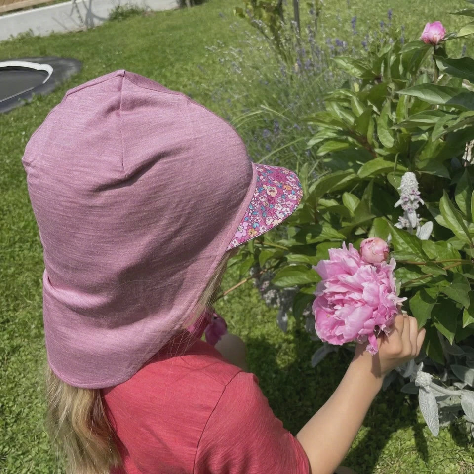 Sommerkappe rose mit Blumen limited edition, Merinowolle & Seide (bio/GOTS)